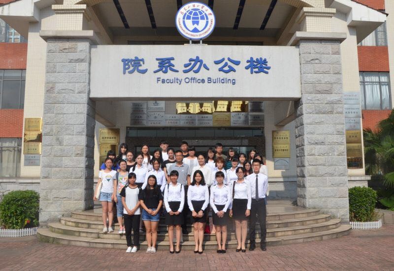 全体人员合影
